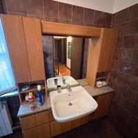 Mobile bagno completo con lavabo e specchio