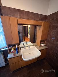 Mobile bagno completo con lavabo e specchio