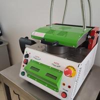  macchina conipizza e forni e vetrinetta refrigera