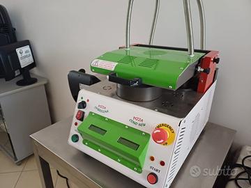  macchina conipizza e forni e vetrinetta refrigera