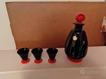 decanter/caraffa e due bicchierini vintage