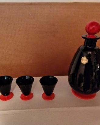 decanter/caraffa e due bicchierini vintage