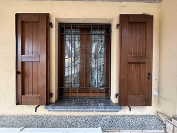 Persiane in legno per finestre