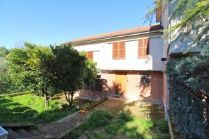 VILLA A SCHIERA A RECANATI