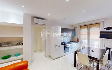 APPARTAMENTO RISTRUTTURATO CON BALCONE VISTA MARE