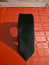 Cravatta colore nero 