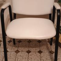 Sedia per anziani con bracciolo