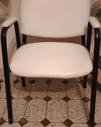 Sedia per anziani con bracciolo