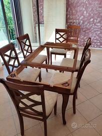 Tavolo allungabile  in legno con 6 sedie