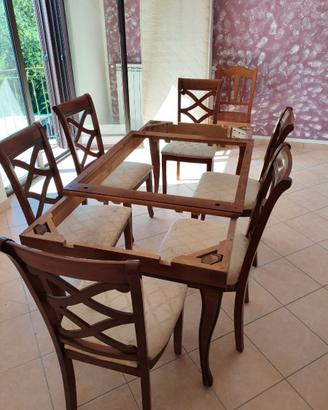 Tavolo allungabile  in legno con 6 sedie