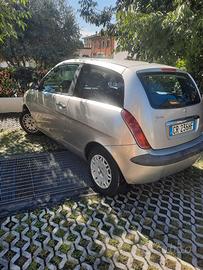 Lancia y anno 2004 benzina 150.000 km