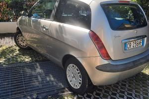 Lancia y anno 2004 benzina 150.000 km