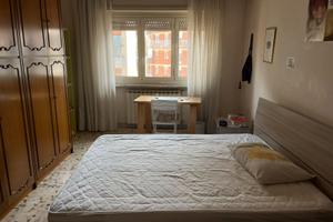 Stanza luminosa e molto ampia in via Vassallo