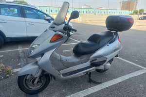 Honda peugeot sv 250