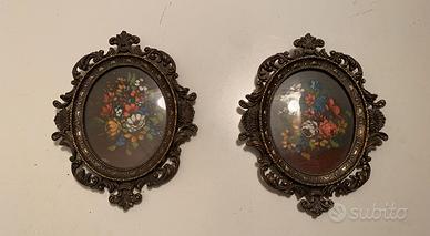 Coppia di quadretti con dipinti floreali