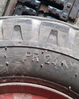 Pneumatici rimorchio agricolo e cerchioni