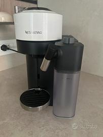 Macchina caffé Nespresso Vertuo Latttissima Bianca