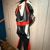 tuta moto con protezioni 