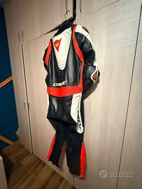 tuta moto con protezioni 