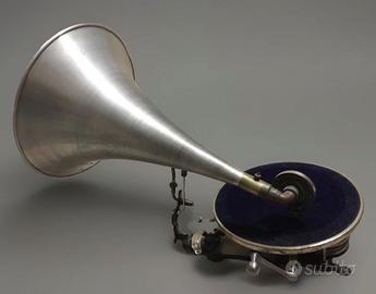 Antico Grammofono Paillard con tromba Victrola.