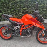 KTM DUKE 390  del 2024, 700 km
