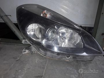 FARO ANTERIORE DESTRO RENAULT Clio Serie 260100882