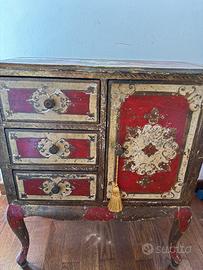 Mobiletto stile barocco vintage