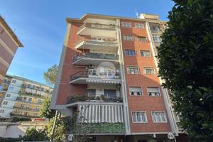 6 LOCALI A NAPOLI