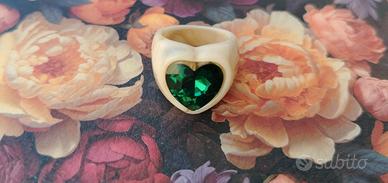 Anello in resina con cuore
