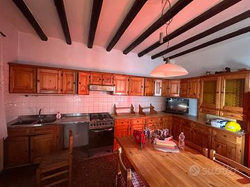 Svuota casa -mobili in legno -cucina gratis