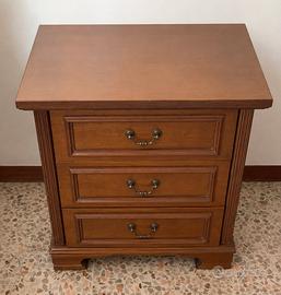 Comò in legno con 3 cassetti – stile classico
