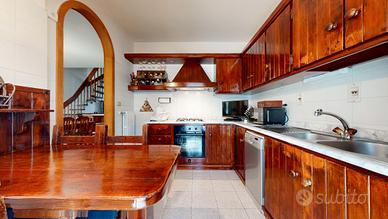 Cucina angolare in legno di pino cm 225x258