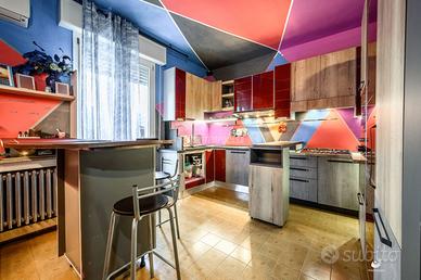 INDIPENDENTE IN ZONA CENTRALE CON AMPIE METRATURE