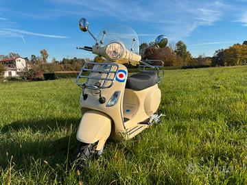 Piaggio Vespa 150 LX