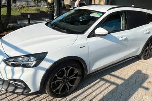 Ford focus active 1.0 ecoboost 125 cv