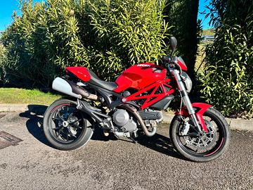 Ducati Moster 796