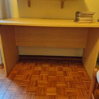 scrivania in legno