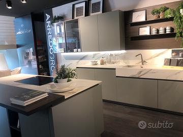 Cucina nuova a prezzo di fabbrica con penisola