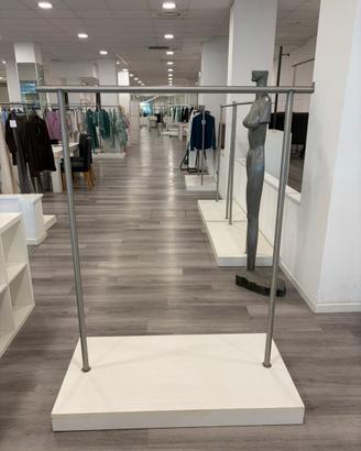 Stand appendiabiti base legno e rotelle a s