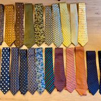 Splendida collezione di 24 cravatte Hermès