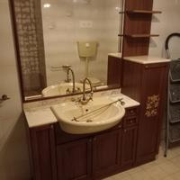 mobile da bagno con lavandino in legno 