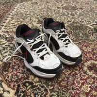 Nike Monarch