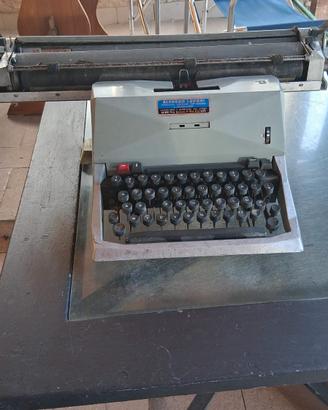 macchina da scrivere olivetti 