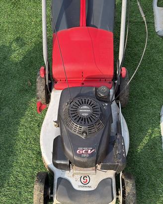 Tagliaerva Sterwins con motore Honda GCV160