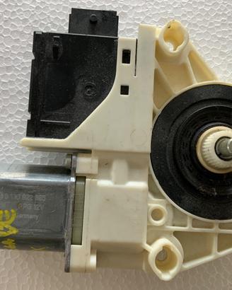 Motorino alzacristallo FIAT BOSCH 0130822665