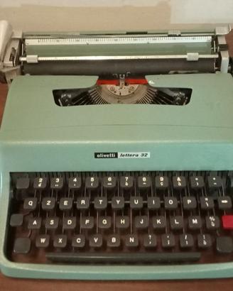 Macchina da scrivere Olivetti lettera 32