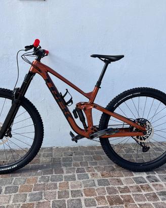 BICI ENDURO BI AMMORTIZZATA