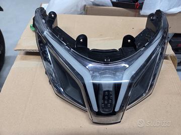 FARO FANALE POSTERIORE AK 550 KYMCO