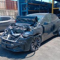 Tesla model y anno 2022  cerchi R21