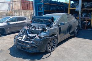 Tesla model y anno 2022  cerchi R21